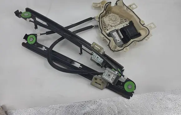 Seat Altea Front door window regulator with motor 5P0837402N S1125H006 1T0959702G