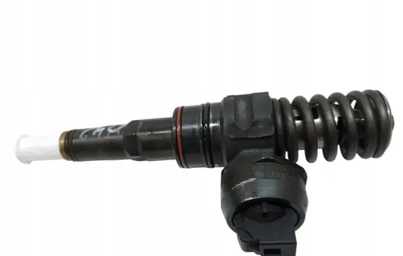 Volkswagen PASSAT B5.5 Fuel injector 038130073AR