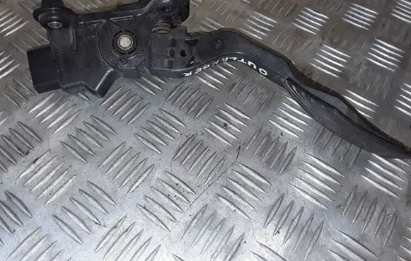 Mitsubishi Outlander Accelerator throttle pedal MN101543