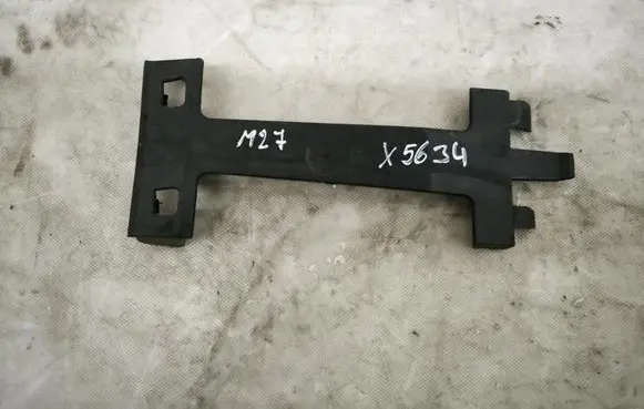 Renault Captur Front bumper mounting bracket 622567095R