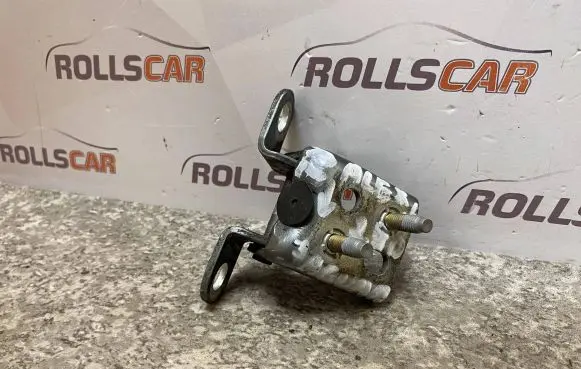 Jaguar S-Type Rear door lower hinge 005N5A