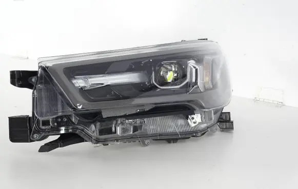 Toyota Hilux VIII Headlight/headlamp 81150YP431