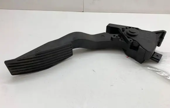 Opel Insignia B Accelerator throttle pedal 84657615