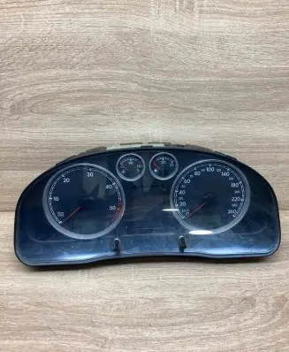 Volkswagen PASSAT B5.5 Speedometer (instrument cluster) 3B0920806A