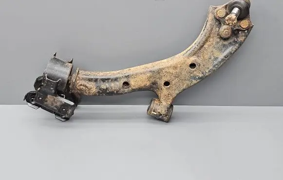 Honda CR-V Front lower control arm/wishbone