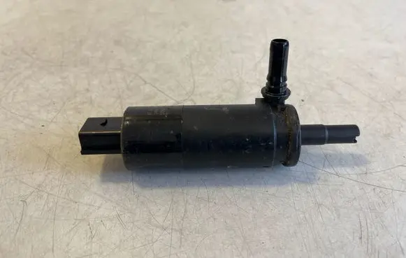 BMW X6 F16 Headlight washer pump 7340773