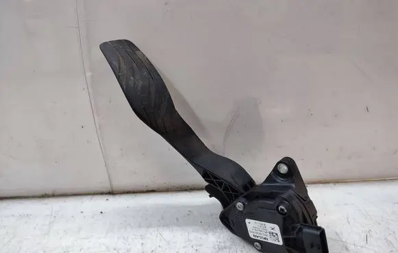Nissan X-Trail T32 Accelerator throttle pedal 180024BG0B