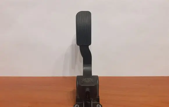 Mercedes-Benz Sprinter W906 Accelerator throttle pedal A9063000304 0280755025
