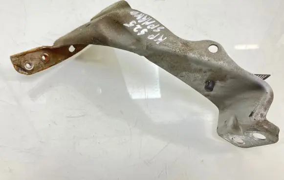 Fender mounting bracket