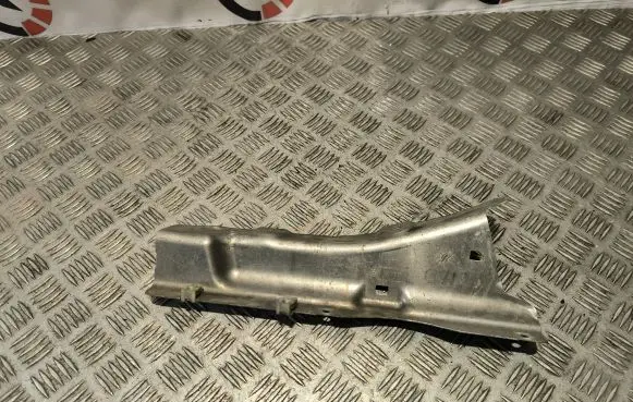 BMW 5 F10 F11 Heat shield in engine bay 7185203