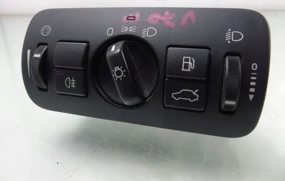 Volvo V70 Light switch 30739413