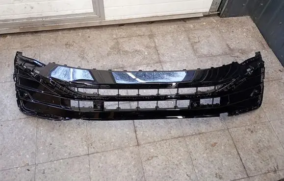 Volkswagen Tiguan Front bumper lower grill 5NA853677Q