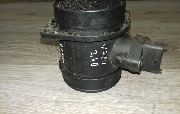 Volvo V70 Mass air flow meter 0280218088 8670115
