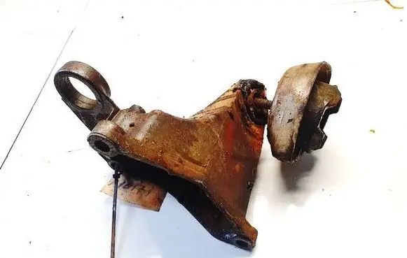 Skoda Superb B5 (3U) Engine mount bracket