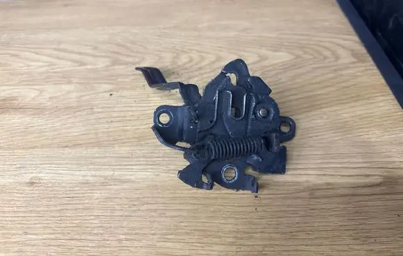 Toyota Auris 150 Engine bonnet/hood lock/catch 0708