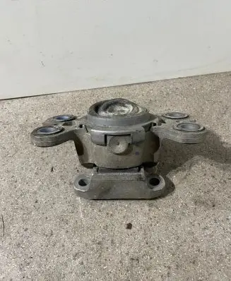 Land Rover Range Rover Evoque L538 Engine mount bracket BJ327M121AC