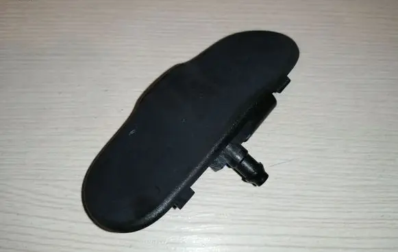 Windshield washer spray nozzle