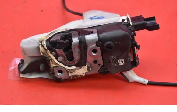 Peugeot 508 RXH Front door lock 851916