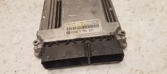 BMW 7 E65 E66 Engine control unit/module DDE7791571 0281010898