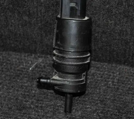 BMW X1 E84 Windscreen/windshield washer pump 7302589
