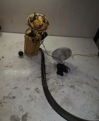 Volvo V70 Fuel pressure regulator 30792518