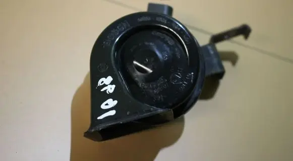 Audi A3 S3 8P Horn signal 8P0951229