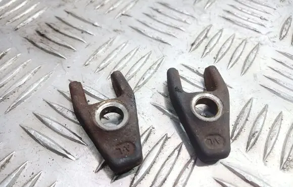 Renault Scenic I Fuel Injector clamp holder