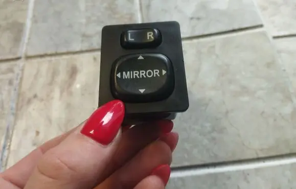Toyota RAV 4 (XA20) Wing mirror switch 183574