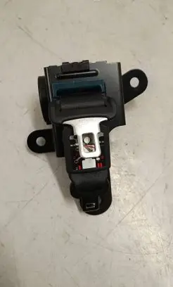 Middle seatbelt (rear)