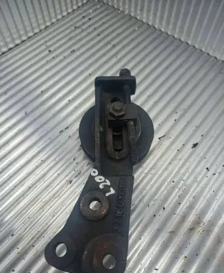 Mitsubishi L200 Front door exterior handle/bracket 7160Y012
