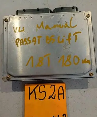 Volkswagen PASSAT B5 Engine control unit/module 4B0906018DH