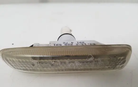 BMW 3 E46 Front fender indicator light 2228591