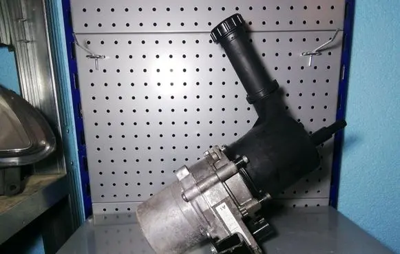 Citroen C4 II Power steering pump A5100993