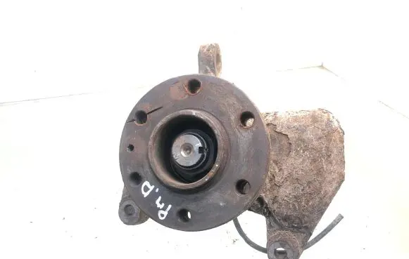 Iveco Daily 4th gen Front wheel hub spindle knuckle