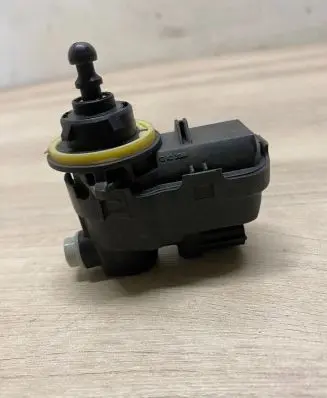 Toyota Avensis T270 Headlight level adjustment motor 92001231