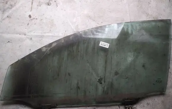 Toyota Avensis T250 Front door window glass four-door as2
