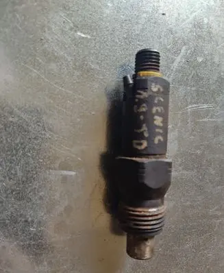 Renault Scenic I Fuel injector LCR6735401D