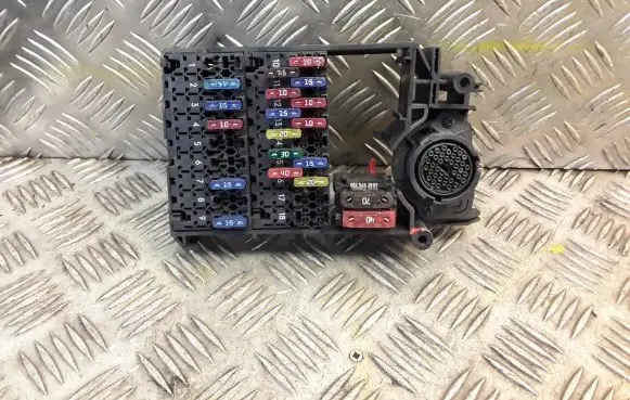 Mercedes-Benz E W210 Fuse box set 2105453440 A2105453440