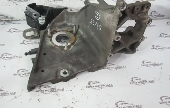 Engine mounting bracket