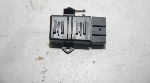 Audi A1 Seat heating relay 6R0959772D