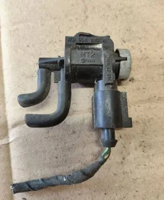 Audi Q5 SQ5 Turbo solenoid valve 1K0906283A