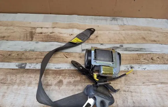 Hyundai Accent Front seatbelt 040943