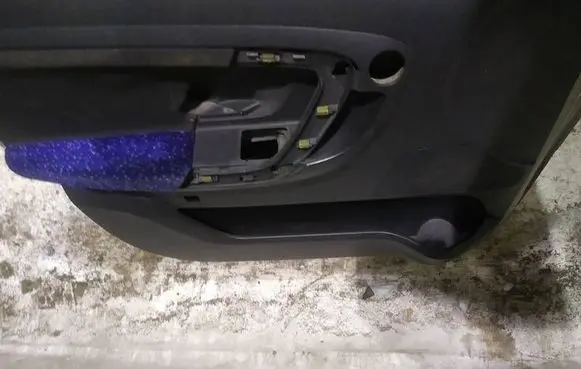 Skoda Roomster (5J) Front door card panel trim 