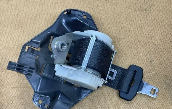 Opel Meriva B Middle seatbelt (rear) 13381371 340830260
