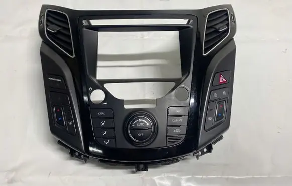 Hyundai i40 Dash center air vent grill 97250-3ZAE0