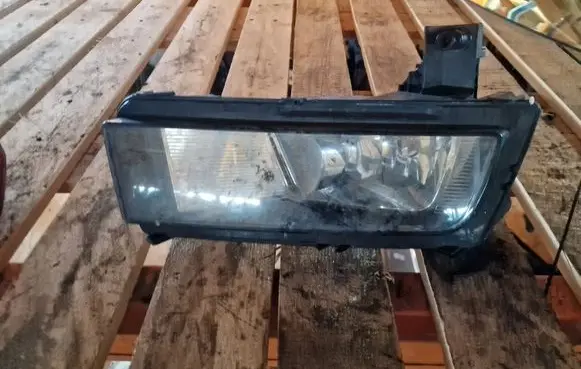 Volkswagen Touran III Front fog light 5TA941662
