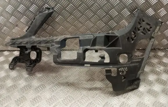 Mercedes-Benz C W204 Front bumper mounting bracket A2048850116