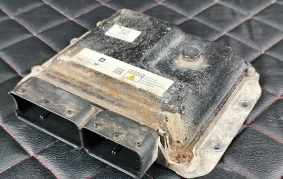 Opel Zafira B Engine control unit/module 2758008167 98113173 8275800810