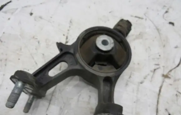 Toyota Avensis T270 Engine mount vacuum valve 1111