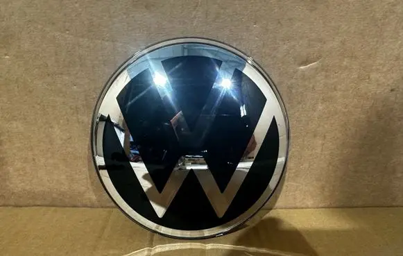 Volkswagen Polo VI Manufacturer badge logo/emblem 2GM853601E